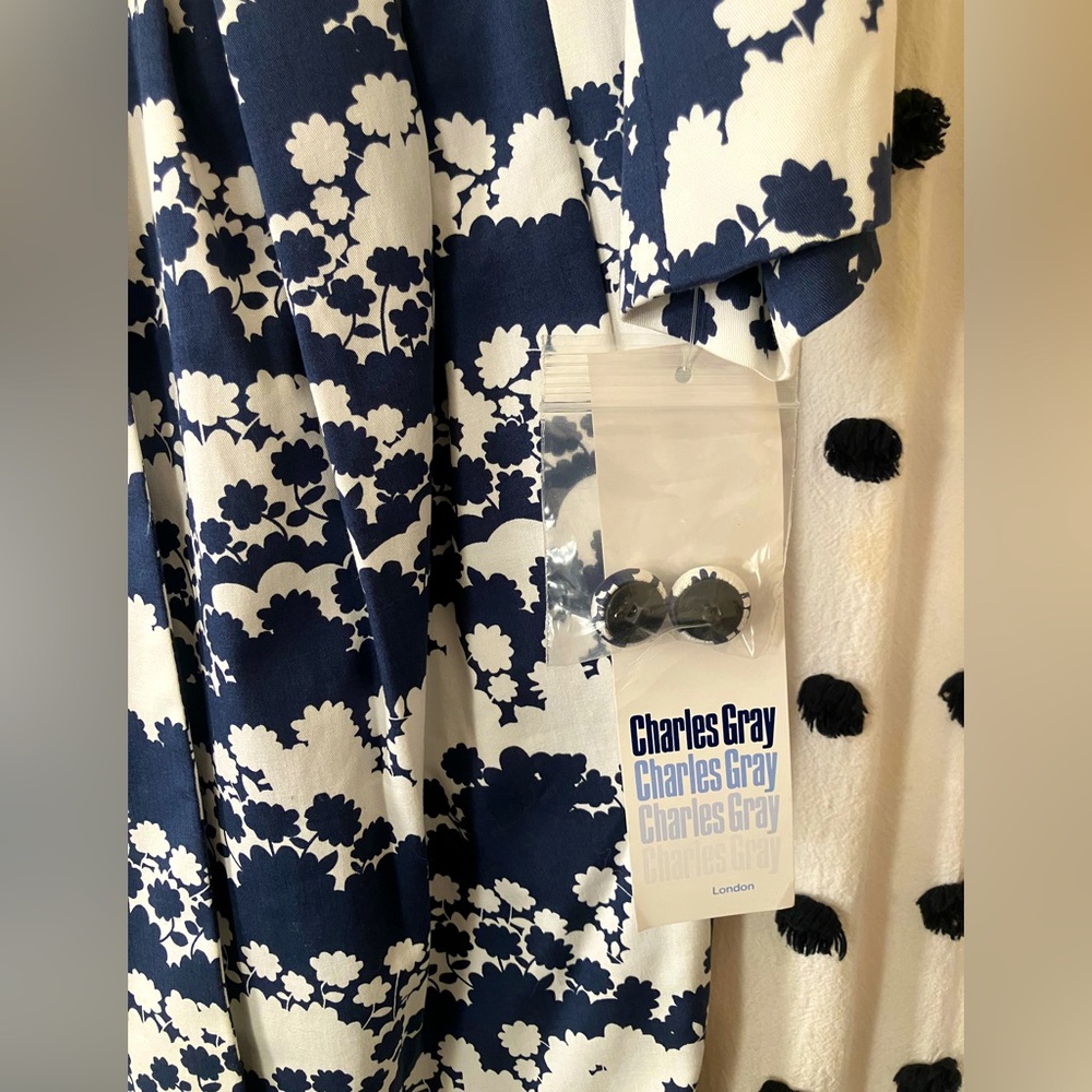 Charles Gray London Vintage NWT Doll Coat White/Navy floral pattern - Picture 6 of 13